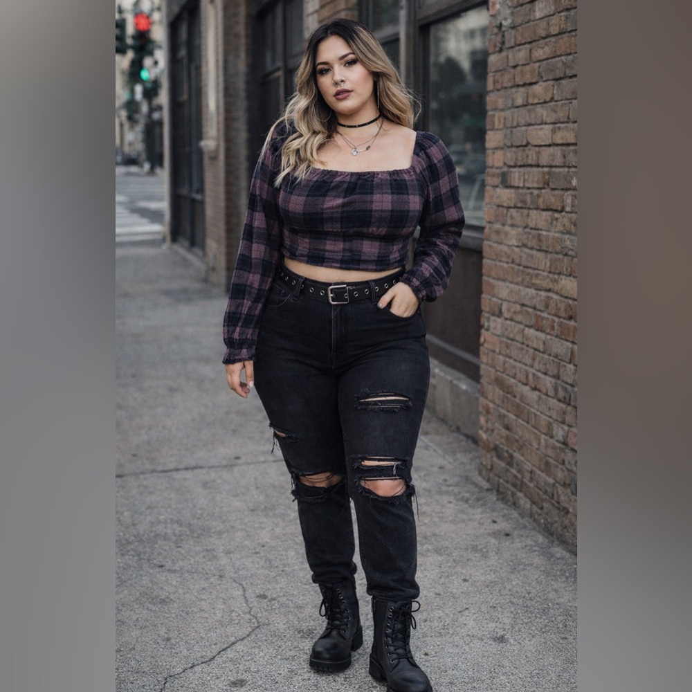 Wild Fable plaid crop top with square neckline and smocked back. 🖤